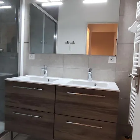 Apartment T4 *